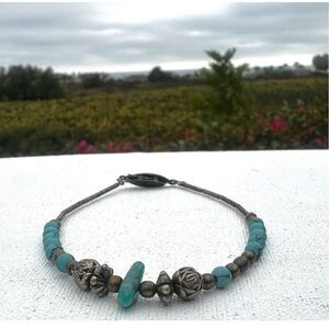 Silver tone turquoise Howlite beaded bracelet